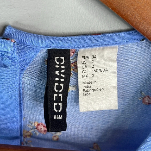 H&M Floral Patterned Viscose Button Back Blouse Corleone Blue Round Neck Size  2 - Picture 9 of 13